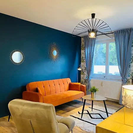Appartement 2 chambres avec terrasse vue sur jardin arboré Pontarlier Extérieur photo