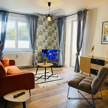 Appartement 2 chambres avec terrasse vue sur jardin arboré Pontarlier Extérieur photo